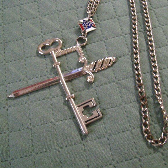 The Knights of Columbus Vintage Large Necklace - Picture 1 of 10